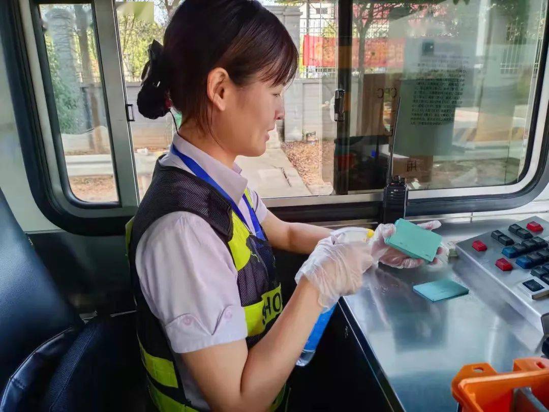 收费员，平凡岗位上的温暖使者