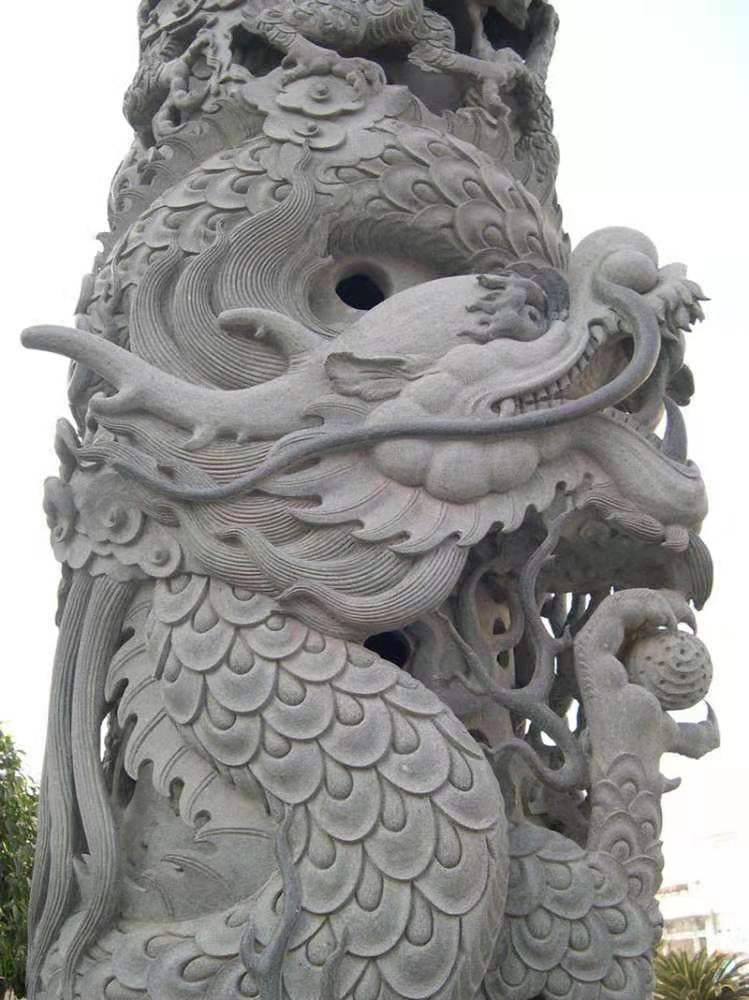 龙的雕塑，中国传统艺术的瑰宝