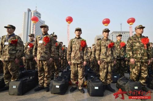 空军新兵待遇，荣誉与责任的交织