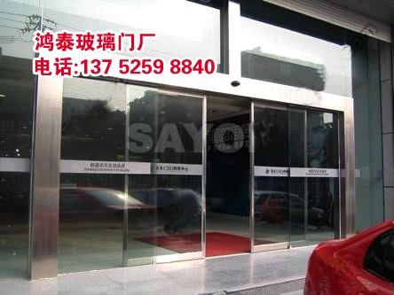 郑州西建材玻璃门，现代建筑的优雅之选