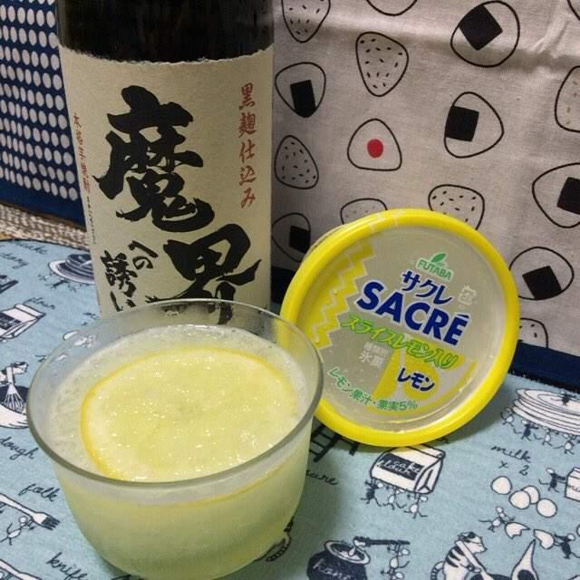 柠檬冰饮料，夏日里的清凉之选
