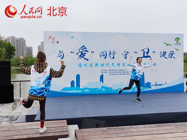 乐山踏月健身，健康生活的月光旋律