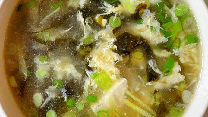 紫菜腐竹蛋花汤，一道美味与健康并存的汤品