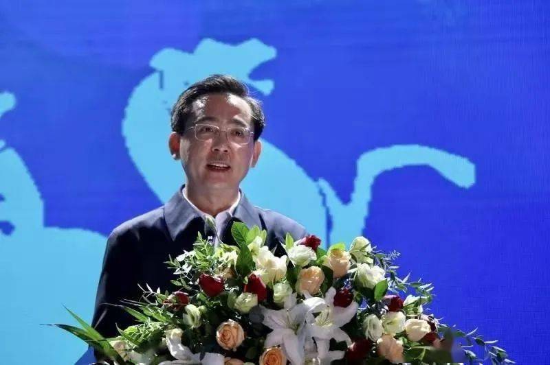 崔永元收藏一本圣经，历史的见证与文化的传承