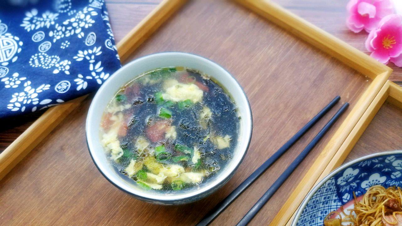 杯装紫菜蛋花汤，一道美味与便捷并存的佳肴