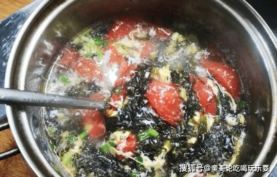 番茄紫菜豆腐蛋花汤，一道美味与健康并存的佳肴