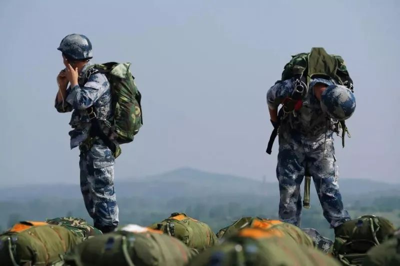 空军伞兵与雷达兵，两种不同兵种的优势分析