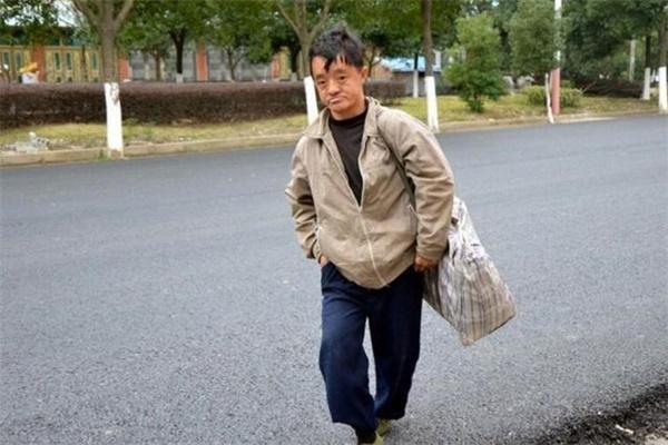 残疾代步图标，象征勇气与希望的视觉语言