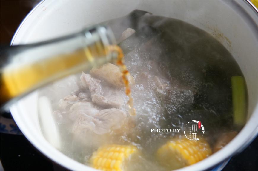 鸡蛋玉米蛋花汤，一道家常美食的烹饪与品味