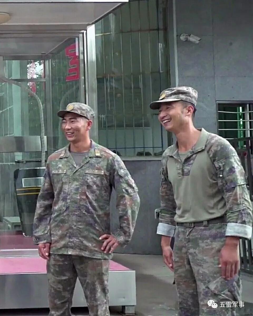 伞兵头盔伪装孔，设计与功能解析